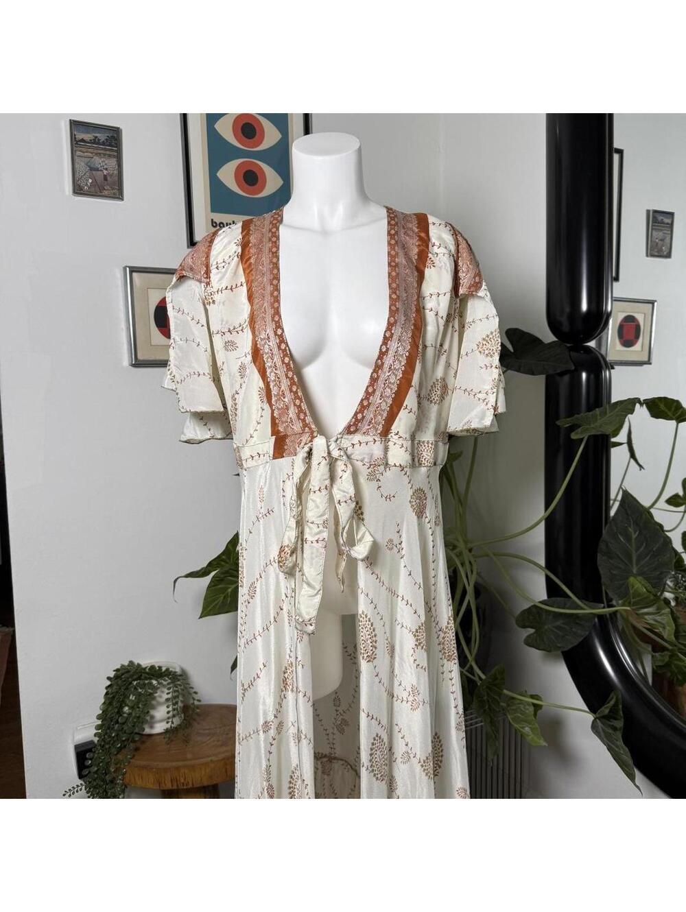 Lovin India maxi dress / robe with tie waist and open front. - Picture 2 of 5
